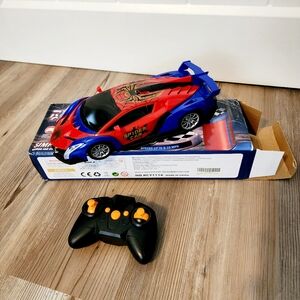 REMOTE CONTROL CAR -SPIDER CAR- 2.4 GHz Headlights -Batteries Included -8-10 MPH